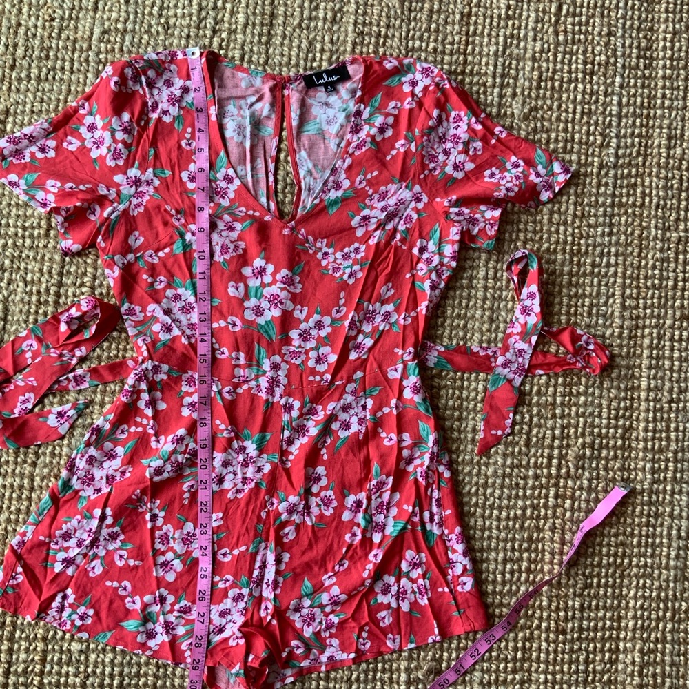 NEW LULUS Summer Travel Red Floral Romper SMALL S - Picture 7 of 8